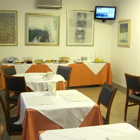 安妮塔意大利餐厅酒店 酒店 滨海库普拉