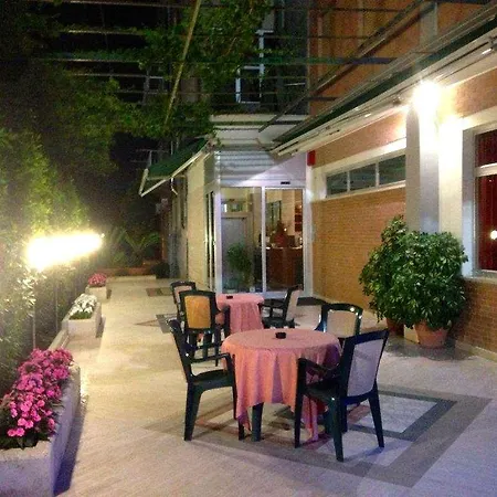 安妮塔意大利餐厅酒店 3*